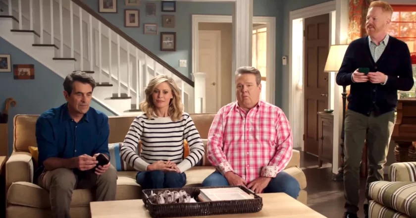 The cast of Modern Family reunite in WhatsApp Commercial